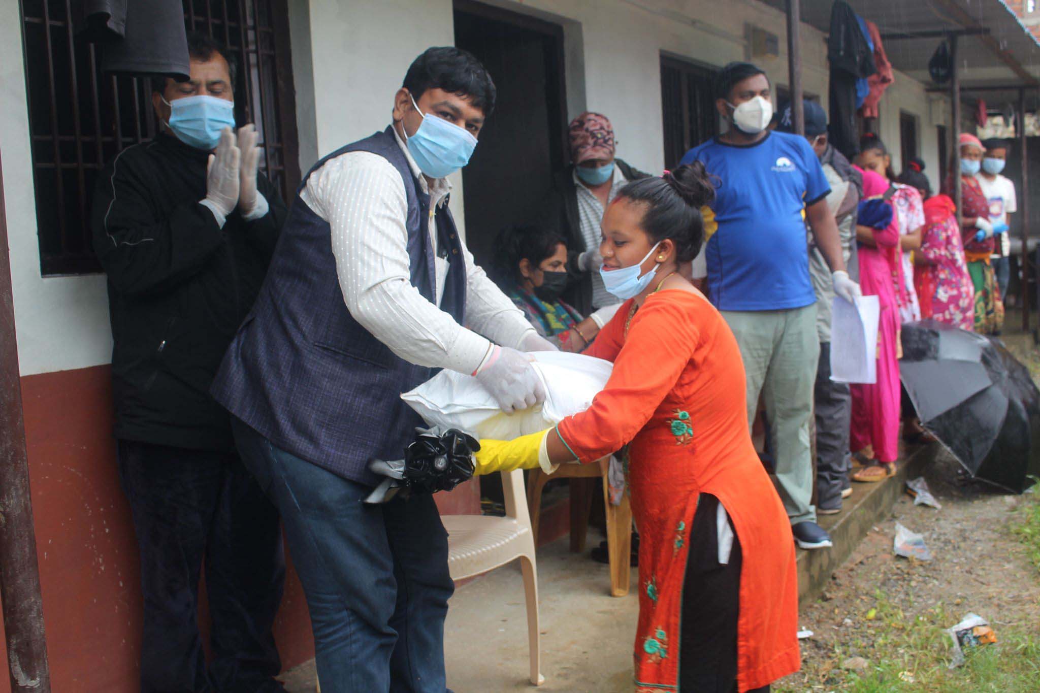 फोकस नेपाल द्धारा गर्भवती तथा सुत्केरी महिलालाई पौष्टिक आहार वितरण