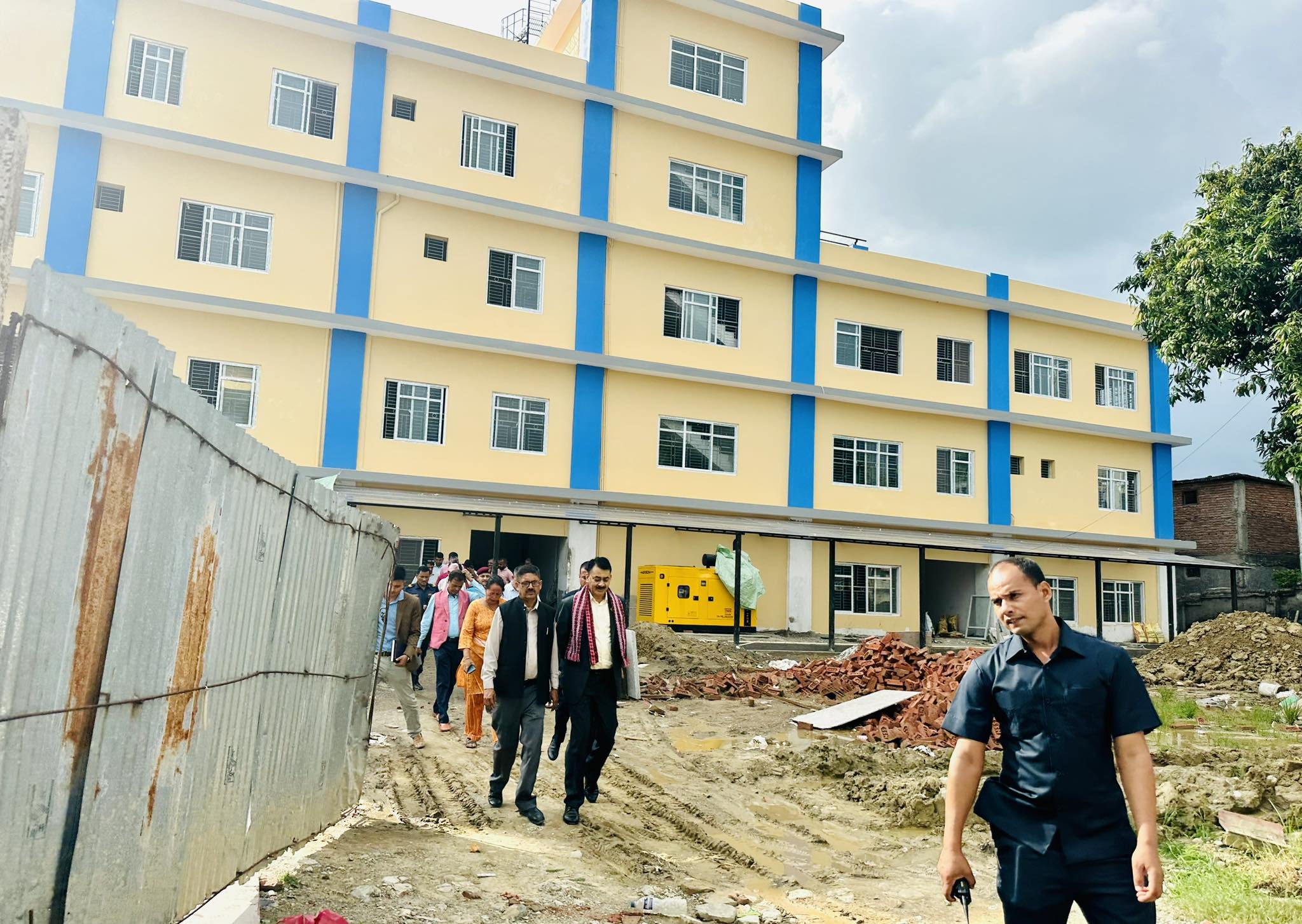 स्वास्थ्य मन्त्री खनालद्वारा सैनामैनाका दुई अस्पतालको निरिक्षण,बजेटमा कन्जुस्याइँ नगर्ने